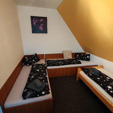 Restaurace A Penzion Lutena Dolni Lutyne エクステリア 写真