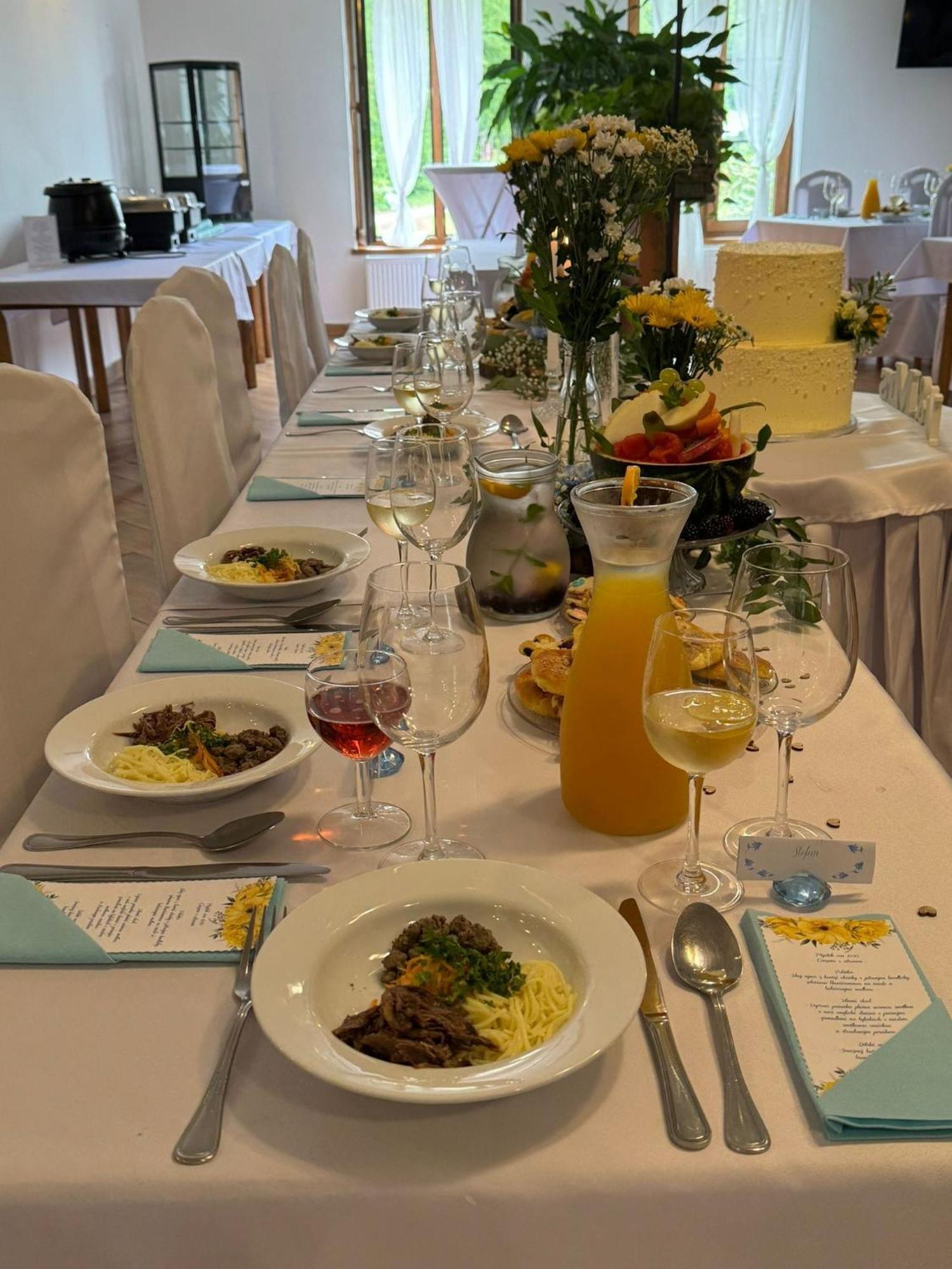 Restaurace A Penzion Lutena Dolni Lutyne エクステリア 写真