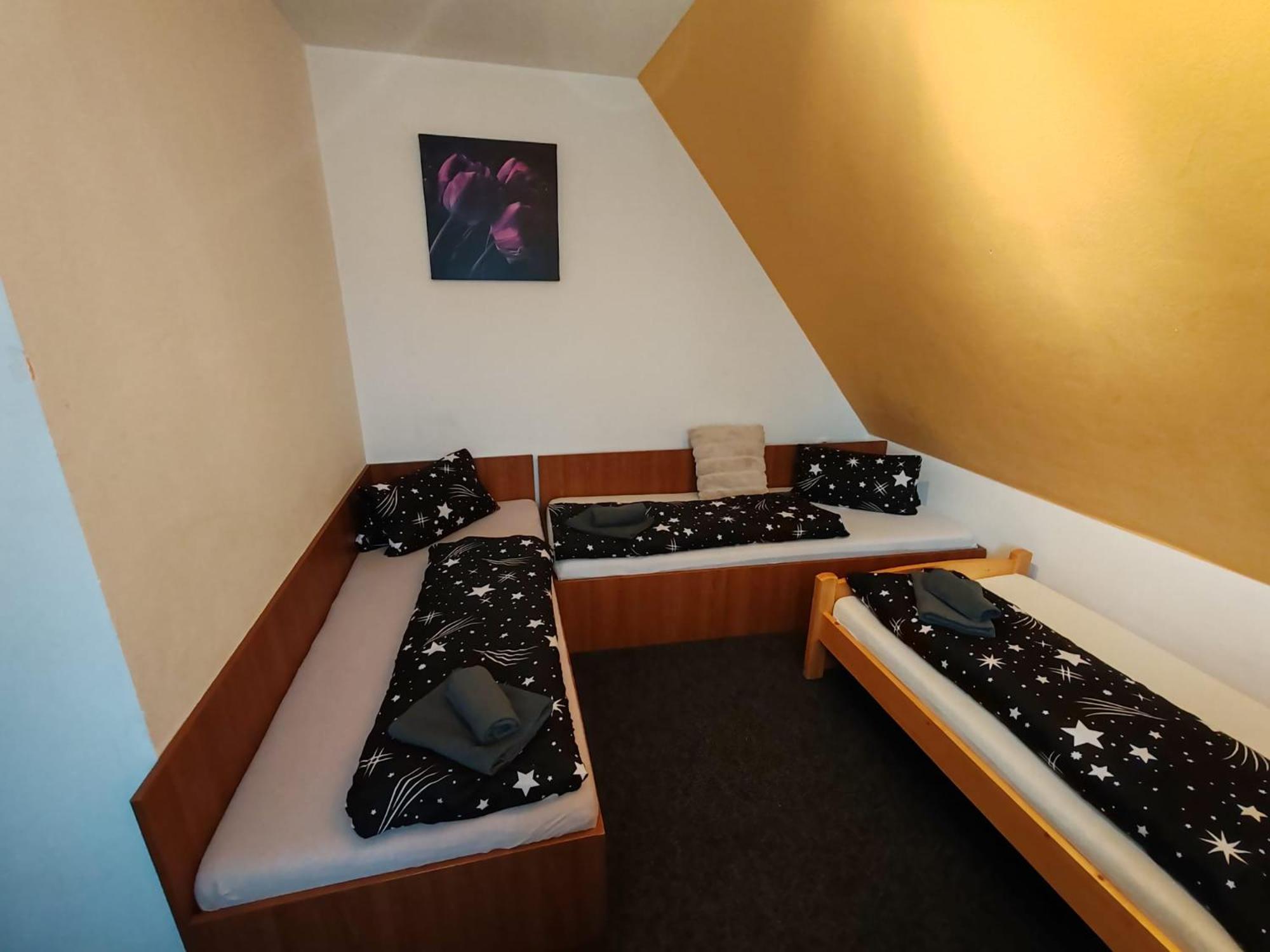 Restaurace A Penzion Lutena Dolni Lutyne エクステリア 写真