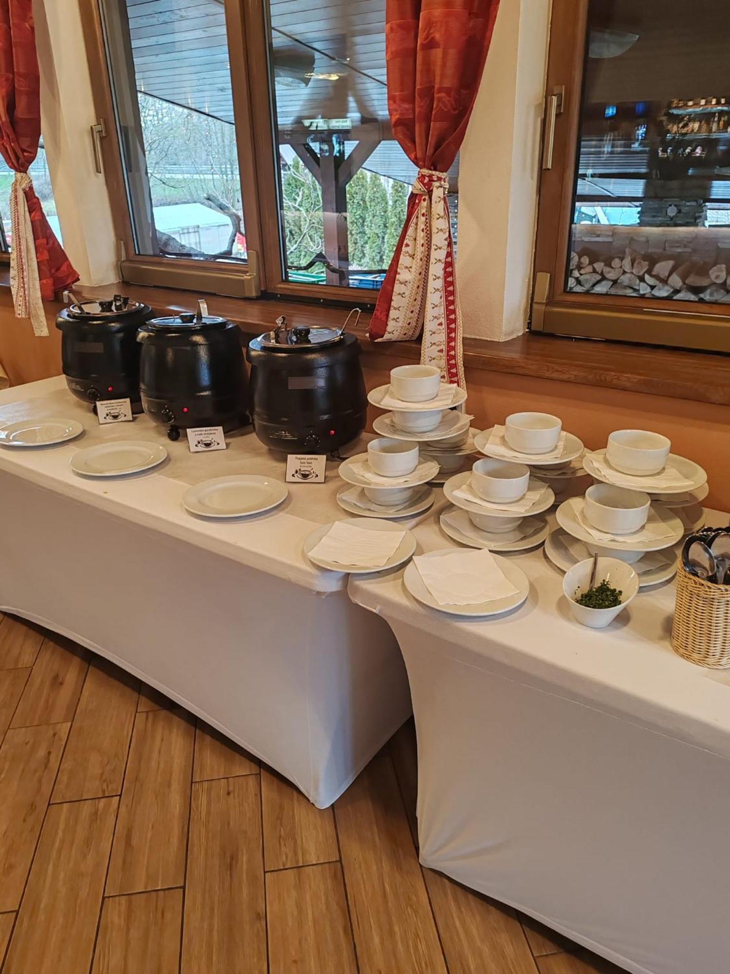 Restaurace A Penzion Lutena Dolni Lutyne エクステリア 写真